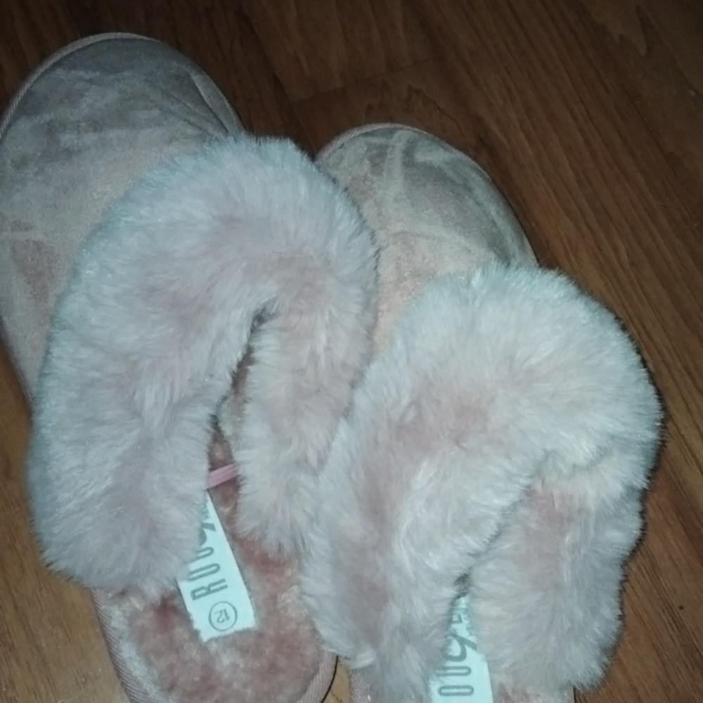 Iam selling my rouge slippers